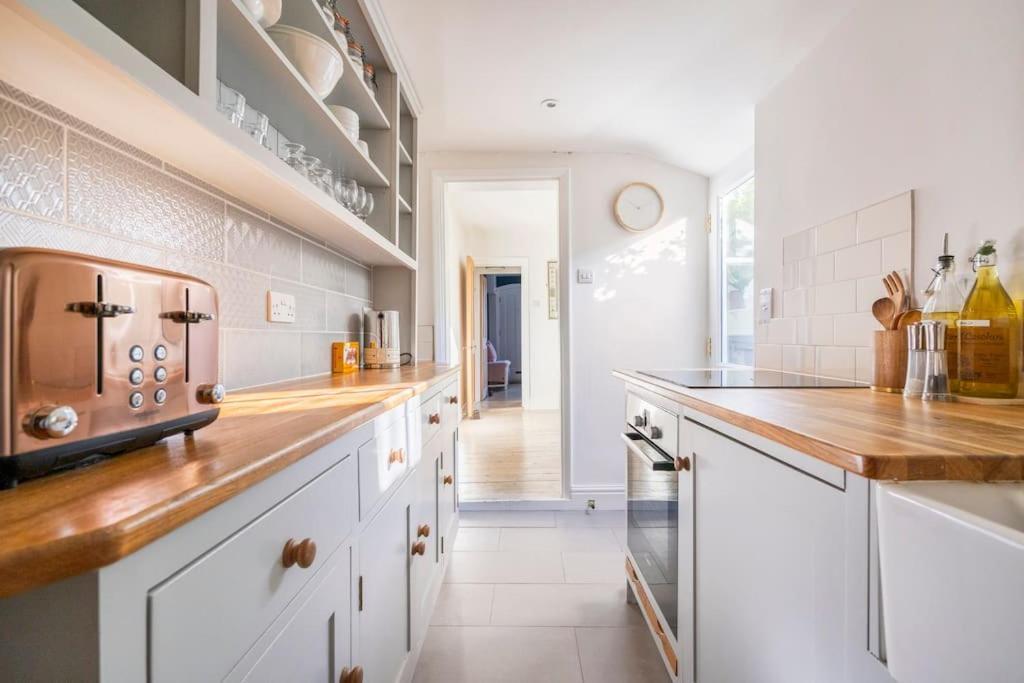 Boat House, Relax In A Whitstable Fisherman'S Cottage ภายนอก รูปภาพ