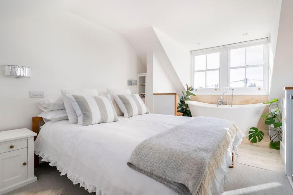 Boat House, Relax In A Whitstable Fisherman'S Cottage ภายนอก รูปภาพ